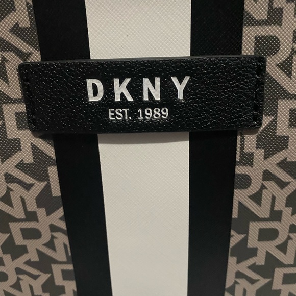 NWT DKNY Cosmetic Bag - Picture 2 of 9